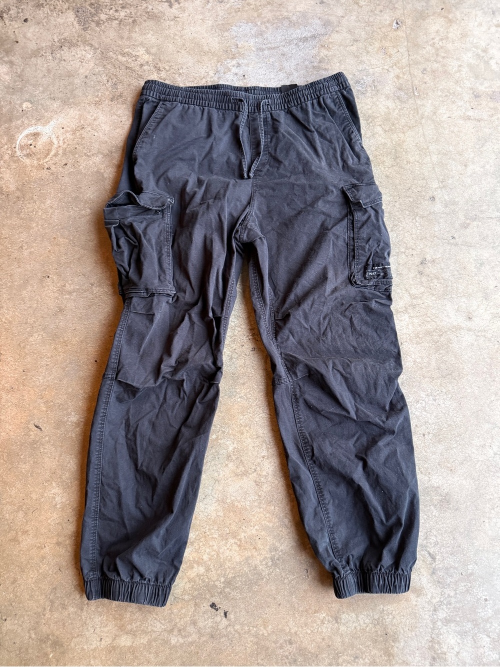 H&M Men's Black Relaxed Fit Cargo Pants Tapered Leg Elastic Waist Pockets